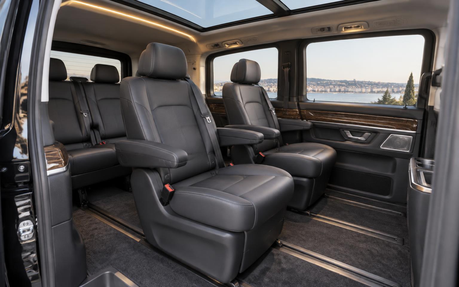 Interni executive della Mercedes Classe V con poltrone in pelle